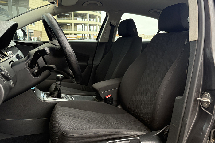 Volkswagen Passat, Бензин, 1.6, Механическая, Передний привод, Седан - 10