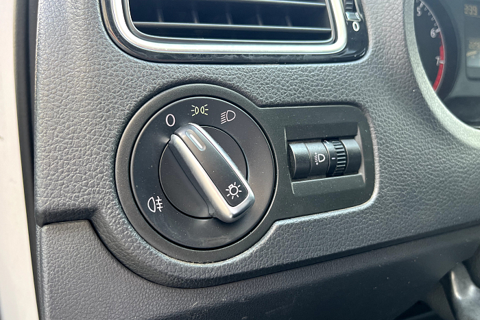 Volkswagen Polo Sedan, Бензин, 1.6, Автомат, Передний привод, Седан - 19