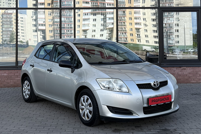 Toyota Auris, Бензин, 1.3, Механическая, Передний привод, Хэтчбек - 2