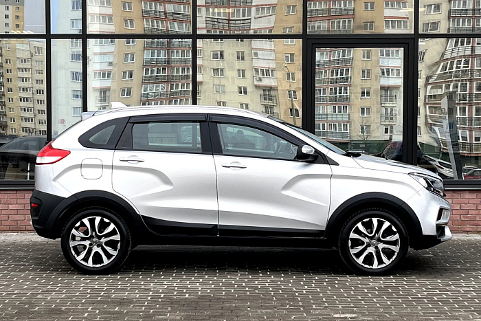 Lada Xray Cross, Бензин, 1.8, Механическая, Передний привод, Хэтчбек - 2