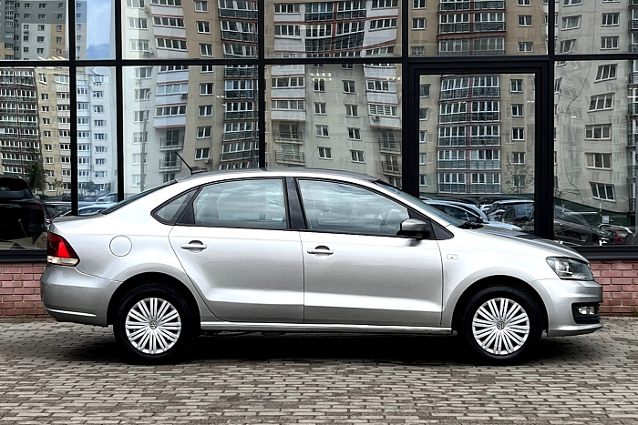 Volkswagen Polo Sedan, Бензин, 1.6, Автомат, Передний привод, Седан - 2