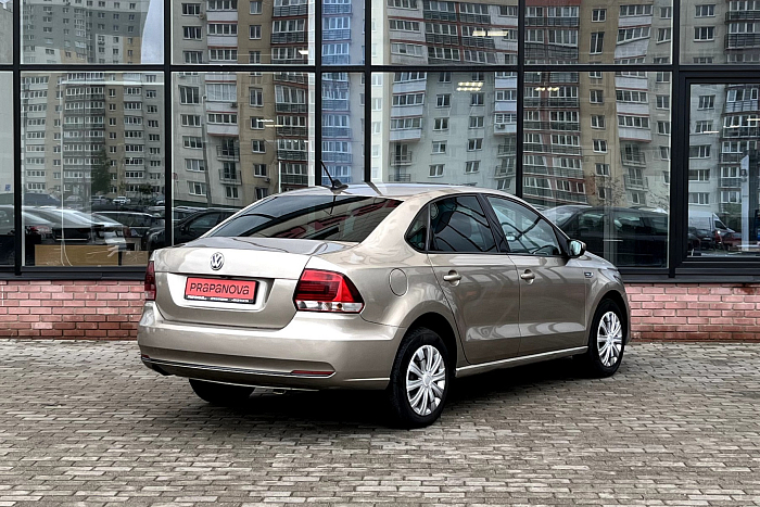 Volkswagen Polo Sedan, Бензин, 1.6, Автомат, Передний привод, Седан - 3