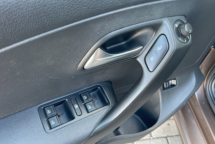 Volkswagen Polo, Бензин, 1.6, Автомат, Передний привод, Седан - 22