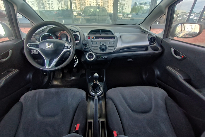 Honda Jazz, Бензин, 1.3, Механическая, Передний привод, Хэтчбек - 8
