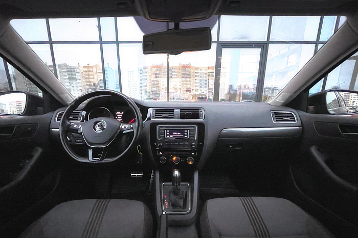 Volkswagen  Jetta, Бензин, 1.6, Автомат, Передний привод, Седан - 8