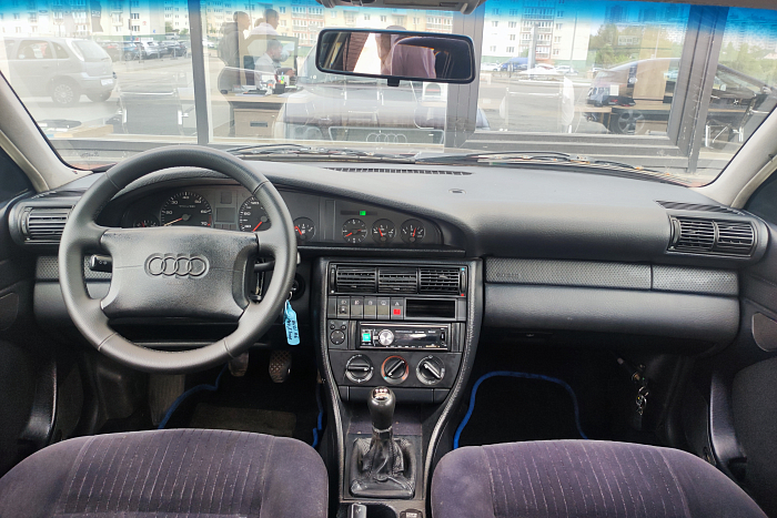 Audi A6 C4, Бензин, 2.6, Механическая, Передний привод, Седан - 8