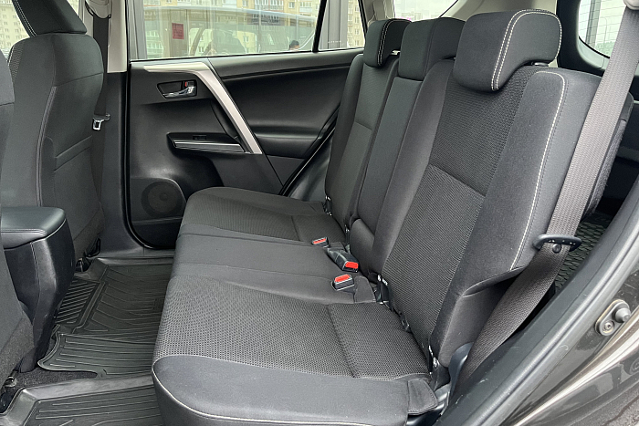 Toyota Rav4, Дизель, 2.0, Механическая, Передний привод, Внедорожник - 11