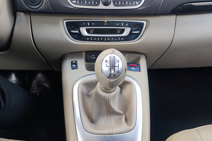 Renault Scenic, Дизель, 1.5, Механическая, Передний привод, Минивэн - 17