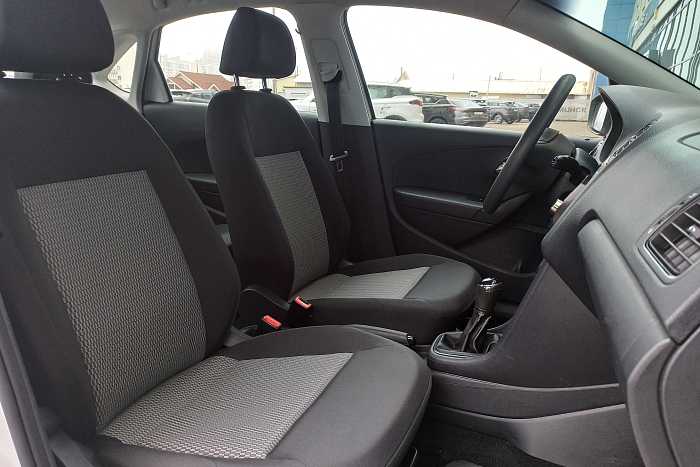 Volkswagen Polo, Бензин, 1.6, Механическая, Передний привод, Седан - 11