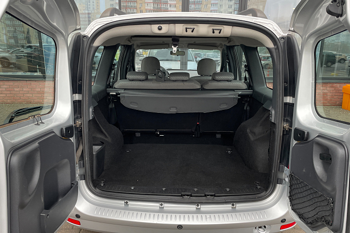 Lada Largus, Бензин, 1.6, Механическая, Передний привод, Универсал - 19