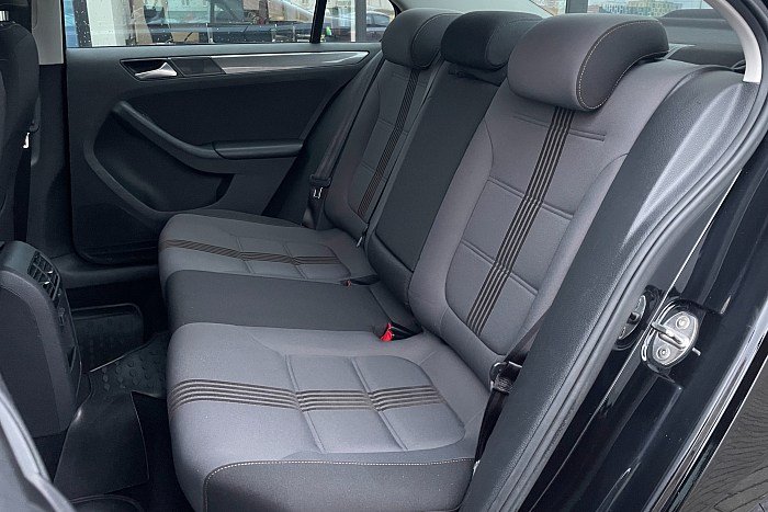 Volkswagen  Jetta, Бензин, 1.6, Автомат, Передний привод, Седан - 13