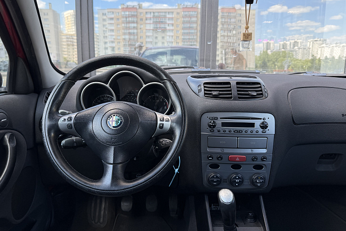 Alfa Romeo 147, Бензин, 1.6, Механическая, Передний привод, Хэтчбек - 9