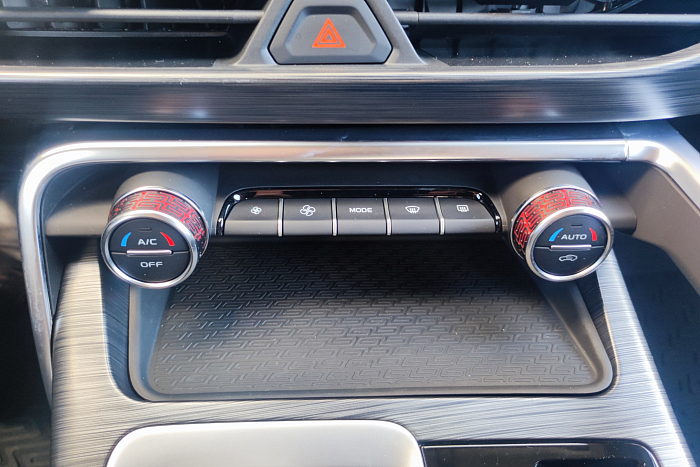 Geely Tugella, Бензин, 2.0, Автомат, Полный привод, Внедорожник - 17