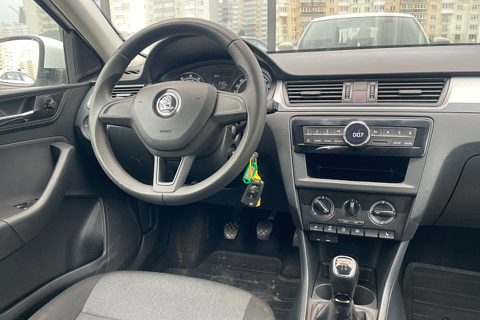 Skoda Rapid, Бензин, 1.6, Механическая, Передний привод, Лифтбэк - 9