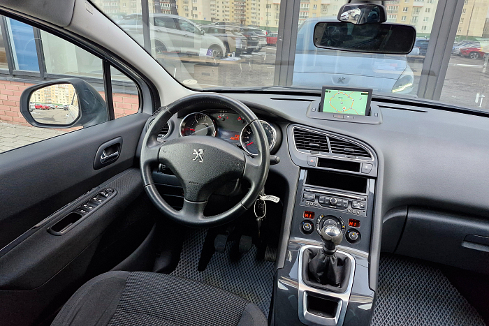 Peugeot 5008, Дизель, 1.6, Механическая, Передний привод, Минивэн - 9