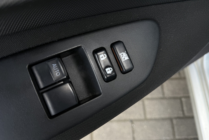 Toyota Auris, Бензин, 1.3, Механическая, Передний привод, Хэтчбек - 18