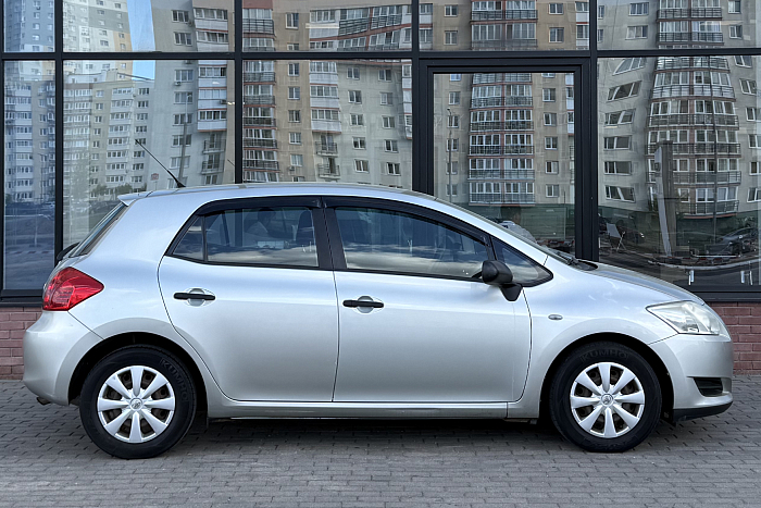 Toyota Auris, Бензин, 1.3, Механическая, Передний привод, Хэтчбек - 3