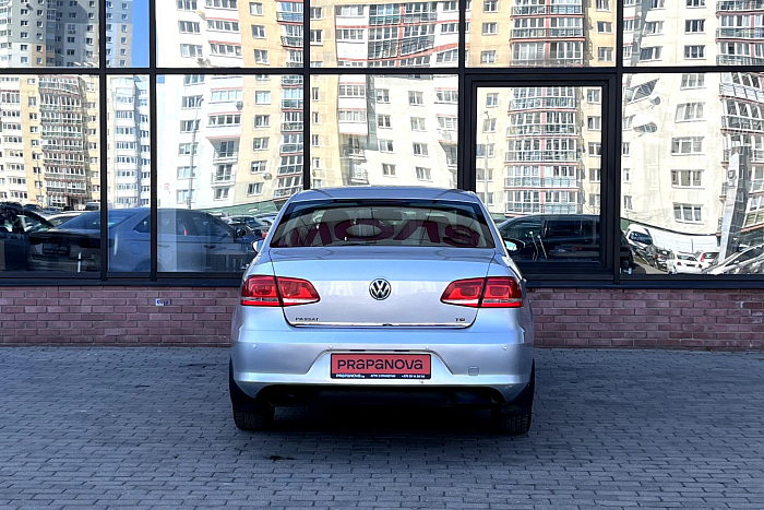 Volkswagen Passat B7, Бензин, 1.8, Механическая, Передний привод, Седан - 4
