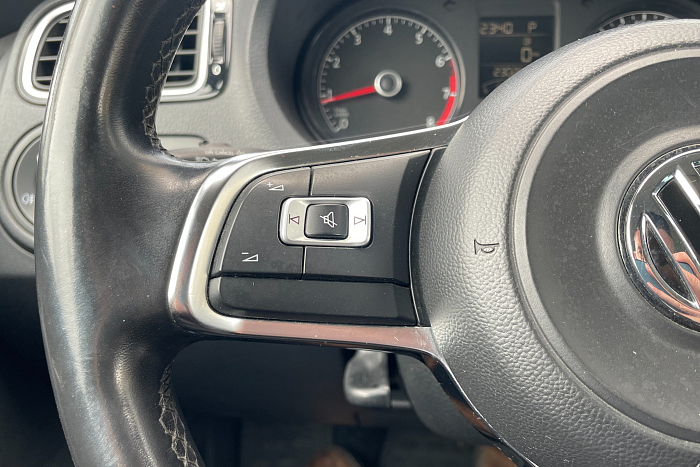 Volkswagen  Polo, Бензин, 1.6, Автомат, Передний привод, Седан - 16