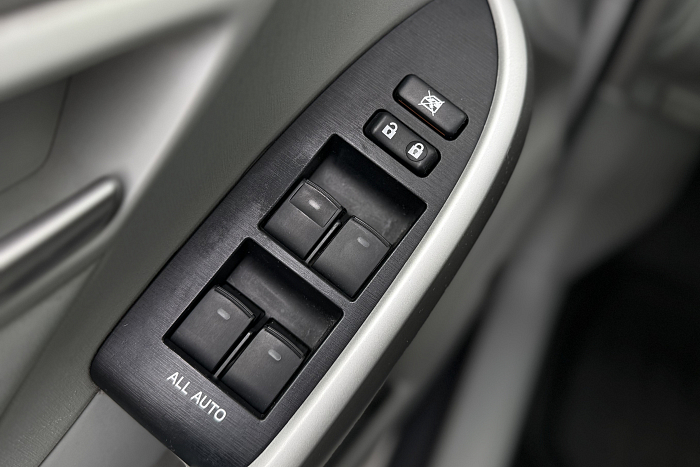 Toyota Prius, Бензин, 1.8, Вариатор, Передний привод, Хэтчбек - 19