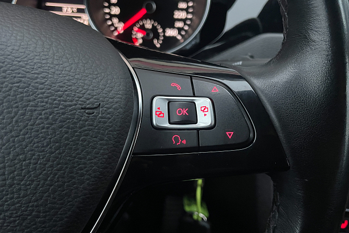 Volkswagen  Jetta, Бензин, 1.6, Автомат, Передний привод, Седан - 44