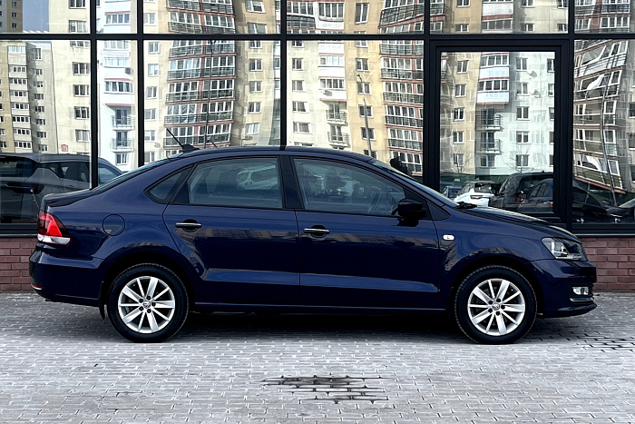 Volkswagen Polo Sedan, Бензин, 1.6, Автомат, Передний привод, Седан - 2