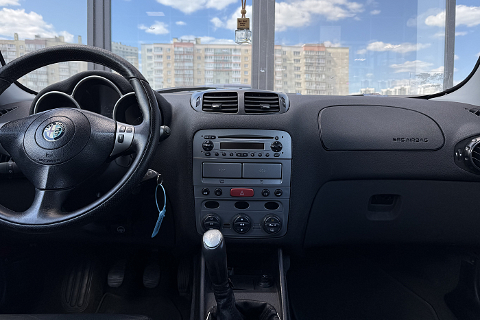 Alfa Romeo 147, Бензин, 1.6, Механическая, Передний привод, Хэтчбек - 13