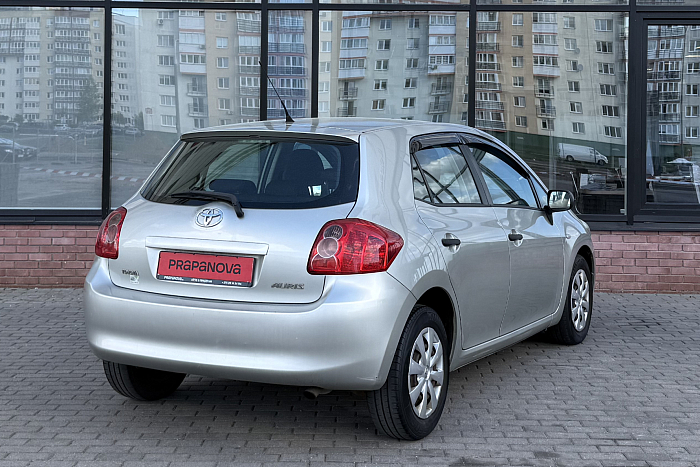 Toyota Auris, Бензин, 1.3, Механическая, Передний привод, Хэтчбек - 4