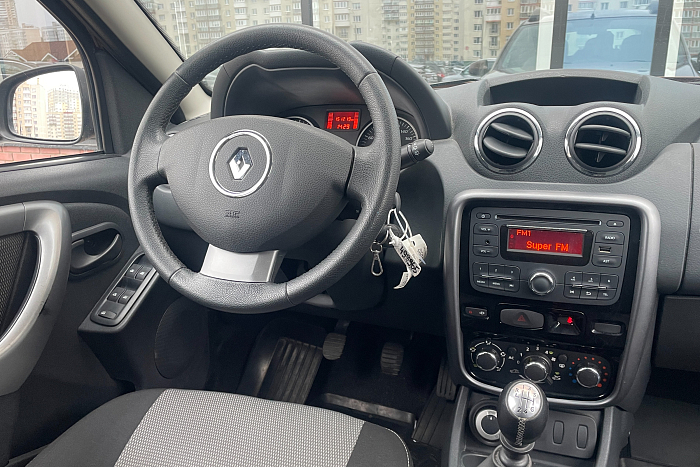 Renault Duster , Бензин, 2.0, Механическая, Полный привод, Внедорожник - 9
