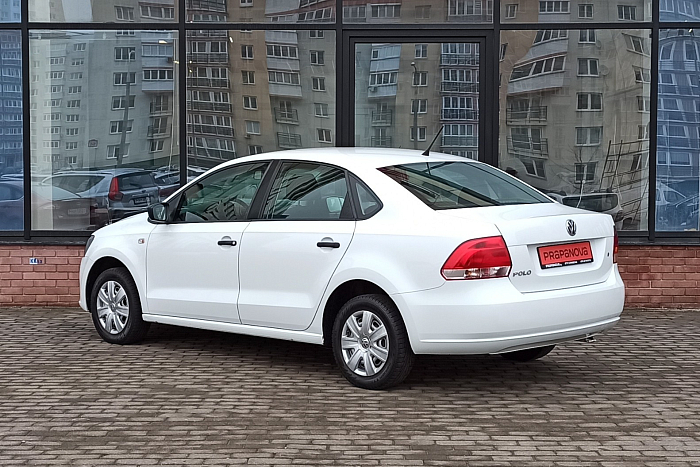 Volkswagen Polo, Бензин, 1.6, Механическая, Передний привод, Седан - 3