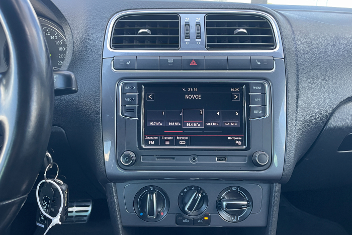 Volkswagen Polo, Бензин, 1.6, Автомат, Передний привод, Седан - 19