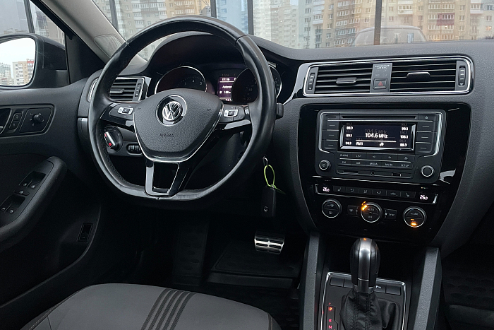 Volkswagen  Jetta, Бензин, 1.6, Автомат, Передний привод, Седан - 36