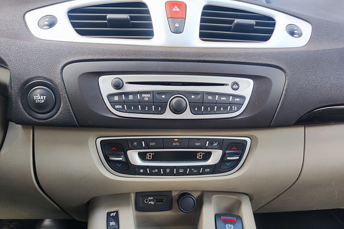 Renault Scenic, Дизель, 1.5, Механическая, Передний привод, Минивэн - 16
