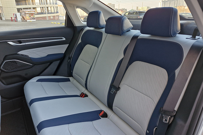 Geely Emgrand, Бензин, 1.5, Вариатор, Передний привод, Седан - 12