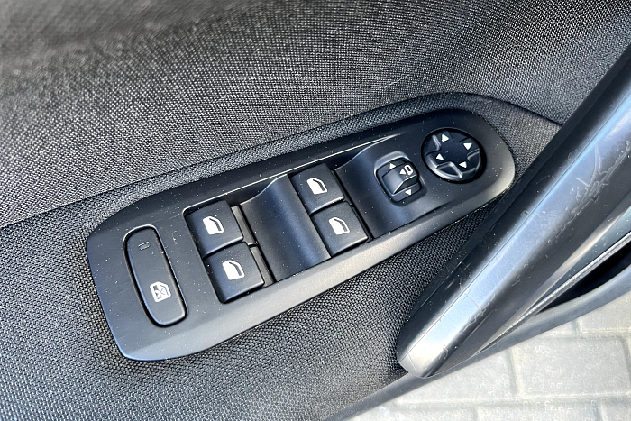 Peugeot 308, Дизель, 1.6, Механическая, Передний привод, Универсал - 23