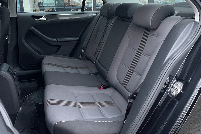 Volkswagen  Jetta, Бензин, 1.6, Автомат, Передний привод, Седан - 40