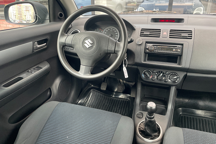 Suzuki Swift, Бензин, 1.3, Механическая, Передний привод, Хэтчбек - 9