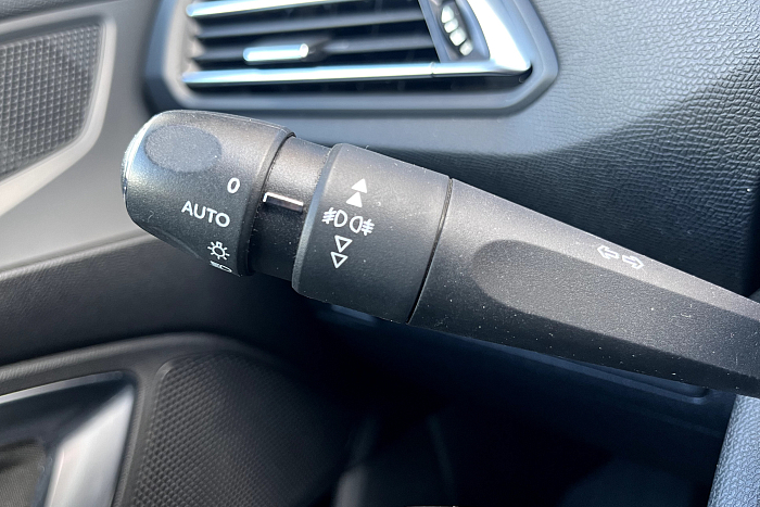 Peugeot 308, Дизель, 1.6, Механическая, Передний привод, Универсал - 18