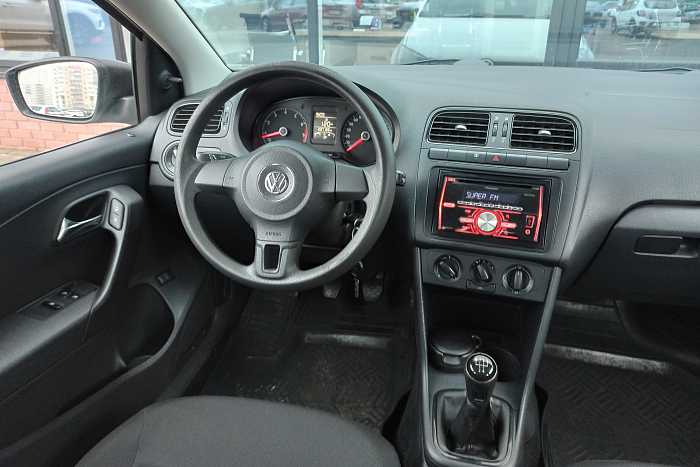 Volkswagen Polo, Бензин, 1.6, Механическая, Передний привод, Седан - 9