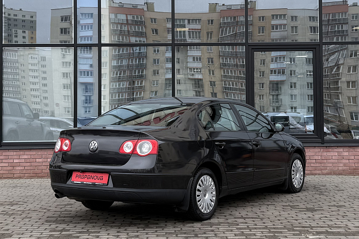 Volkswagen Passat, Бензин, 1.6, Механическая, Передний привод, Седан - 4