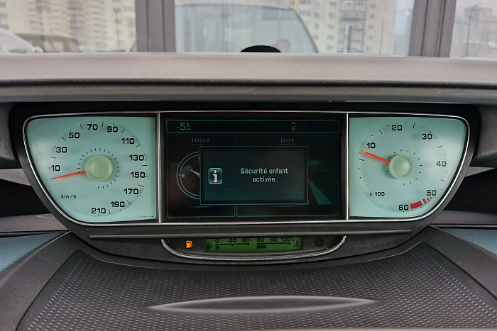 Peugeot 807, Дизель, 2.2, Механическая, Передний привод, Минивэн - 10