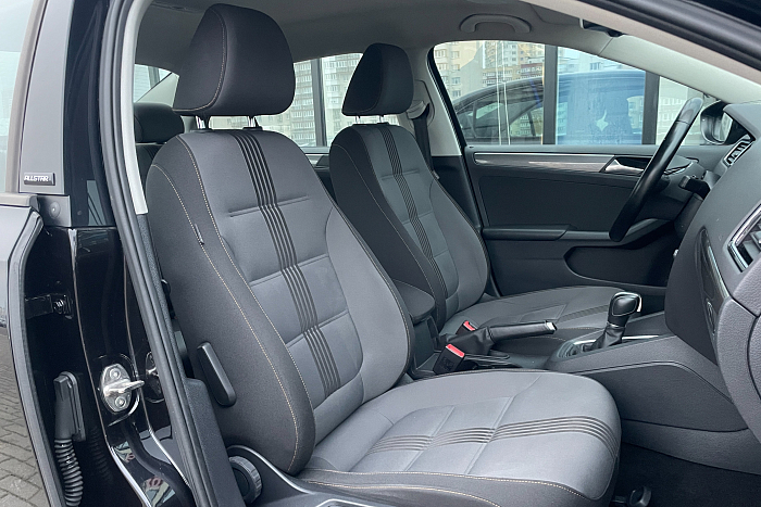 Volkswagen  Jetta, Бензин, 1.6, Автомат, Передний привод, Седан - 11