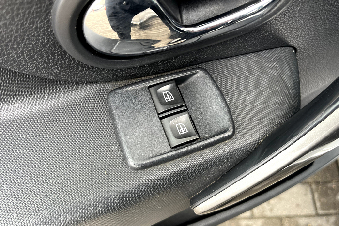 Renault Logan, Бензин, 1.6, Механическая, Передний привод, Седан - 19