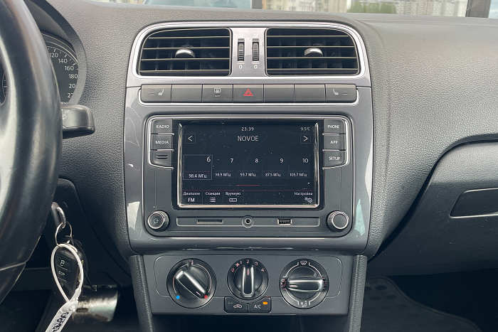 Volkswagen  Polo, Бензин, 1.6, Автомат, Передний привод, Седан - 19